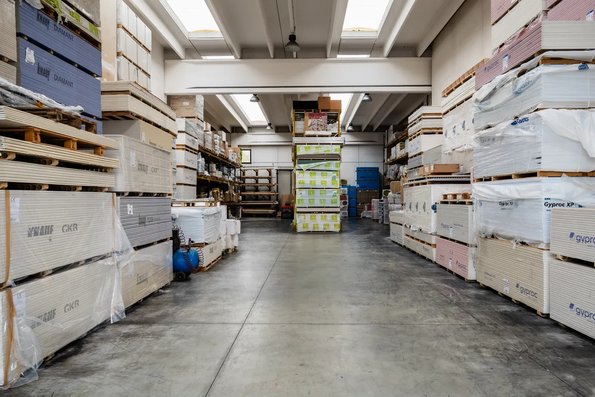 Magazzino con lastre Knauf e Gyproc